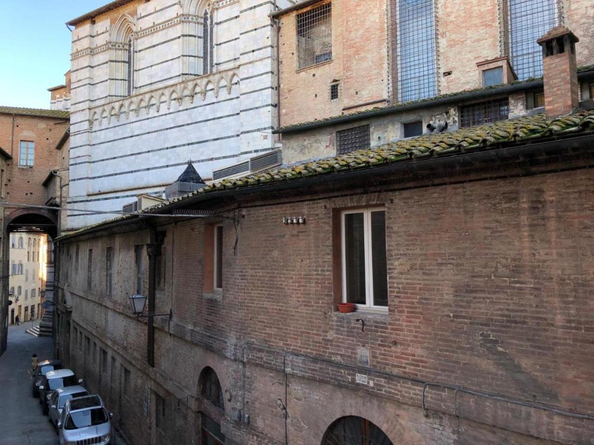 Alla Scala 1746 Siena Bagian luar foto